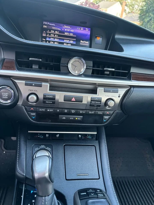 2017 Lexus ES 6th Gen - Image 2 of 8