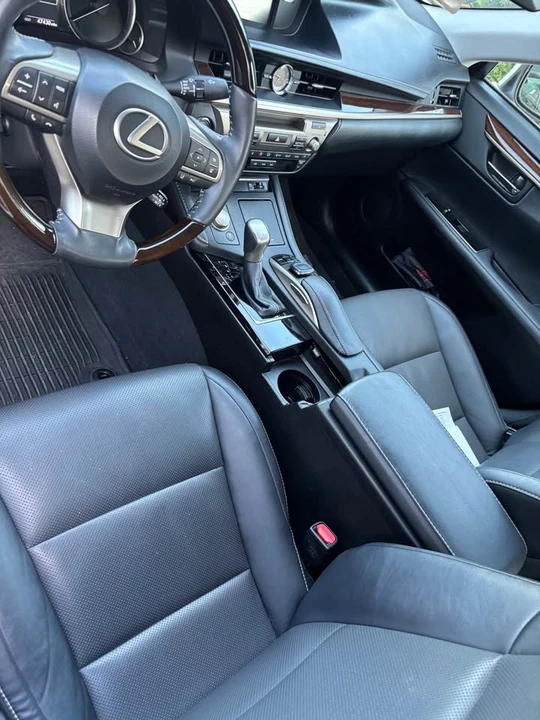 2017 Lexus ES 6th Gen - Image 4 of 8
