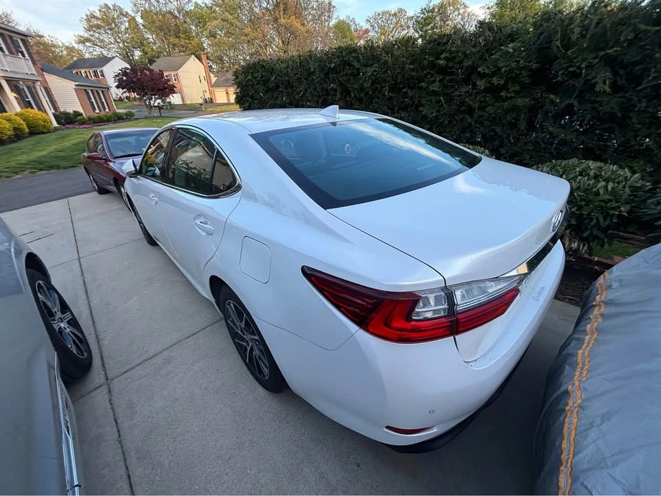 2017 Lexus ES 6th Gen - Image 5 of 8