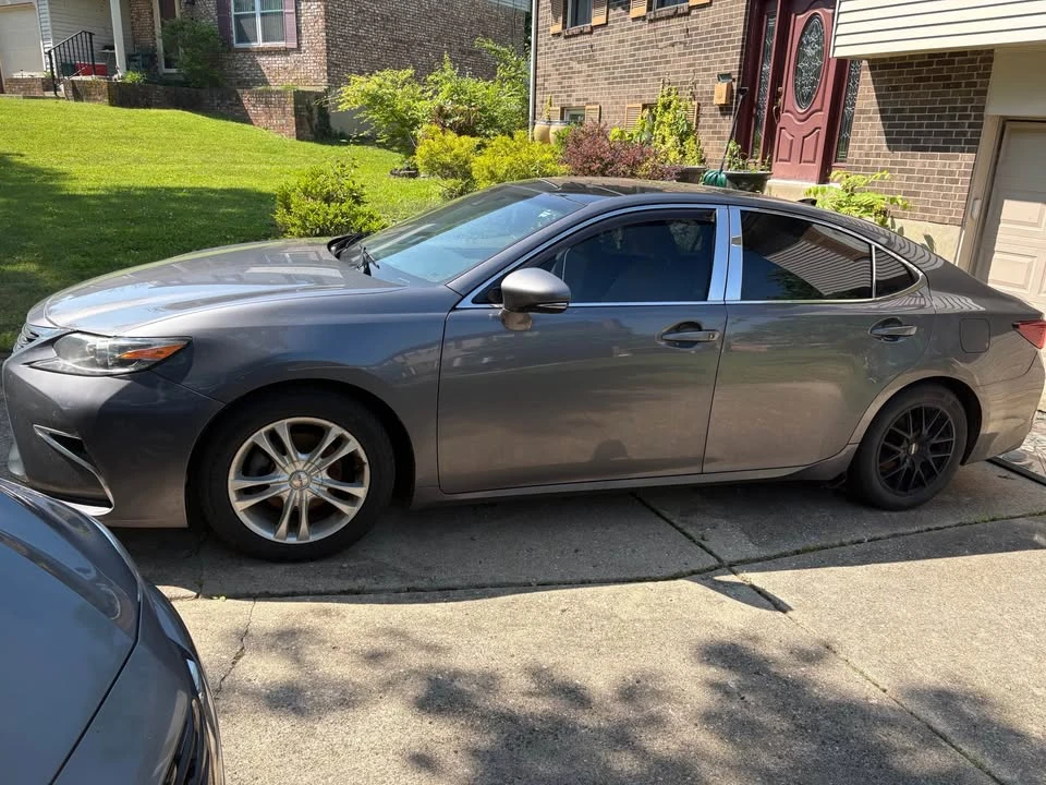 2017 Lexus ES 6th Gen - Image 2 of 12