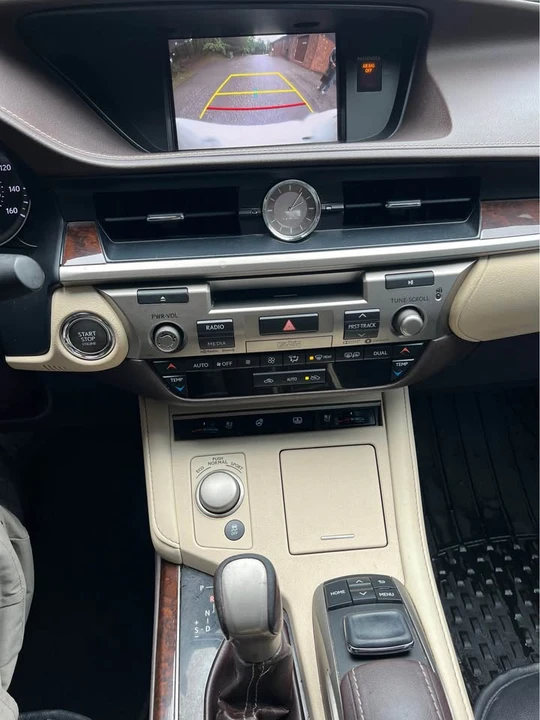 2017 Lexus ES 6th Gen - Image 11 of 12