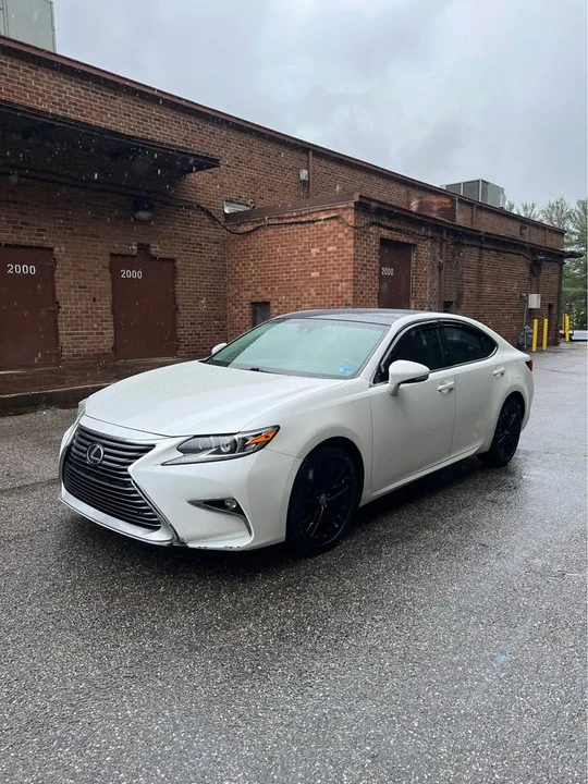 2017 Lexus ES 6th Gen - Image 2 of 12