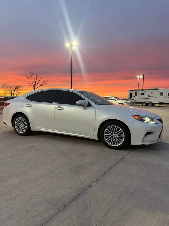 2017 Lexus ES 6th Gen - Image 3 of 7