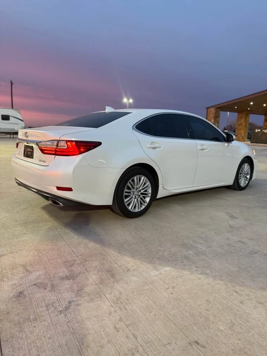 2017 Lexus ES 6th Gen - Image 4 of 7