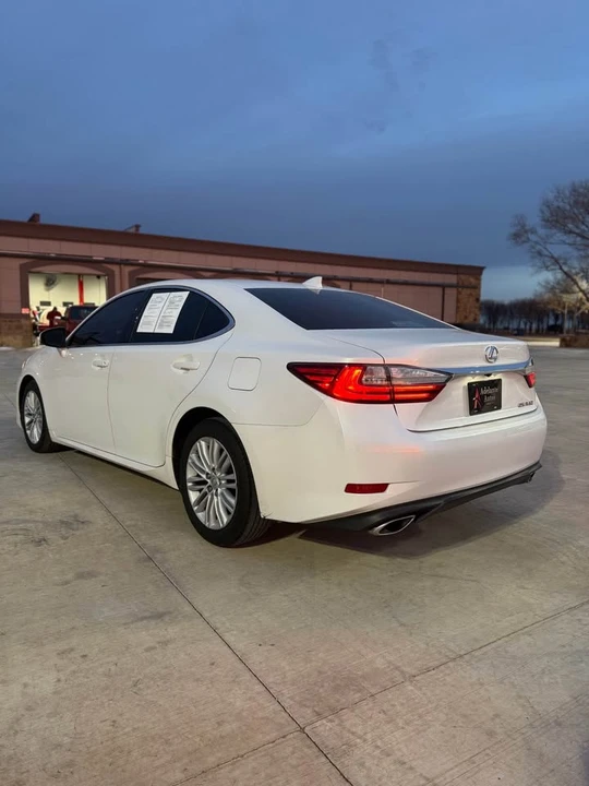 2017 Lexus ES 6th Gen - Image 5 of 7