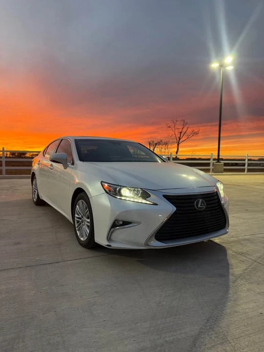 2017 Lexus ES 6th Gen - Image 2 of 7