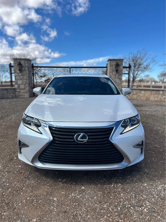 2017 Lexus ES 6th Gen - Image 2 of 11