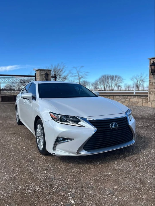 2017 Lexus ES 6th Gen - Image 6 of 11
