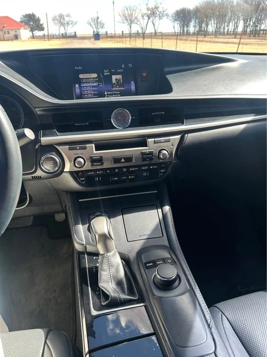 2017 Lexus ES 6th Gen - Image 9 of 11