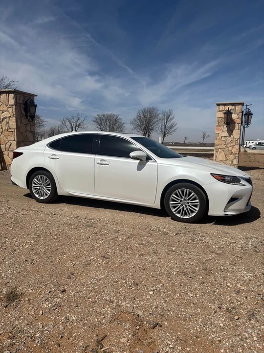 2017 Lexus ES 6th Gen - Image 4 of 13