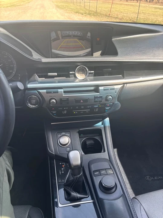 2017 Lexus ES 6th Gen - Image 10 of 13