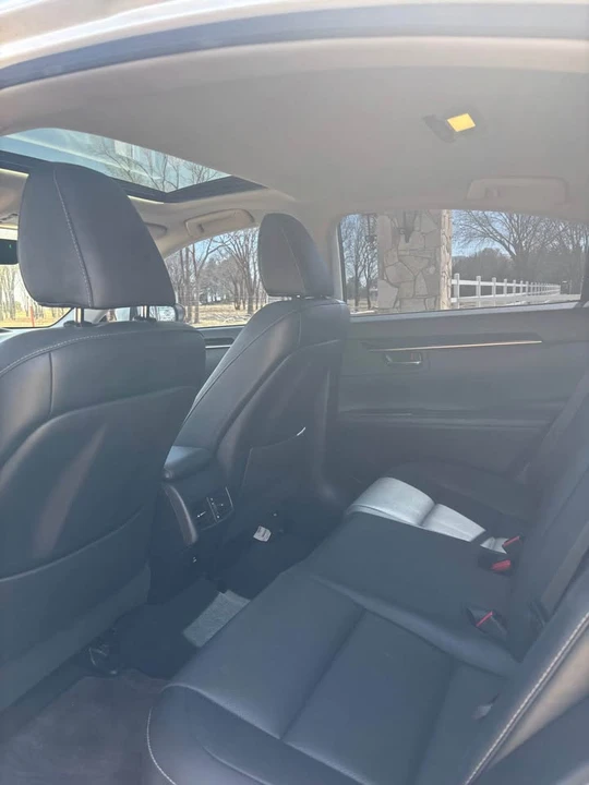 2017 Lexus ES 6th Gen - Image 11 of 13