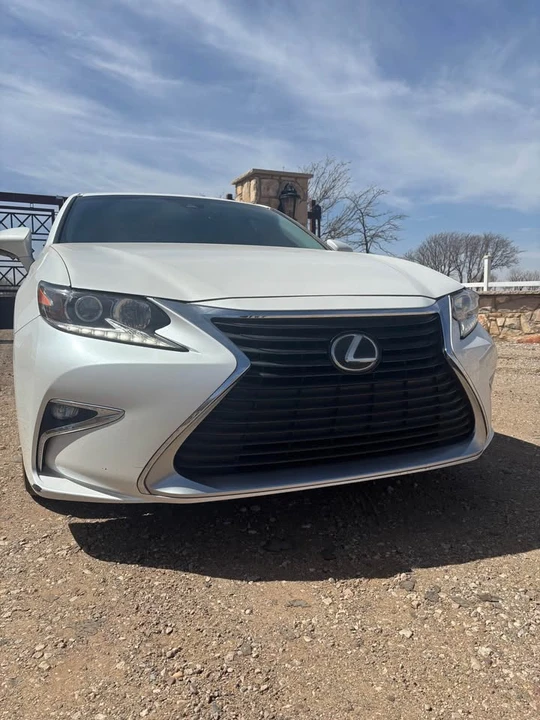 2017 Lexus ES 6th Gen - Image 2 of 13