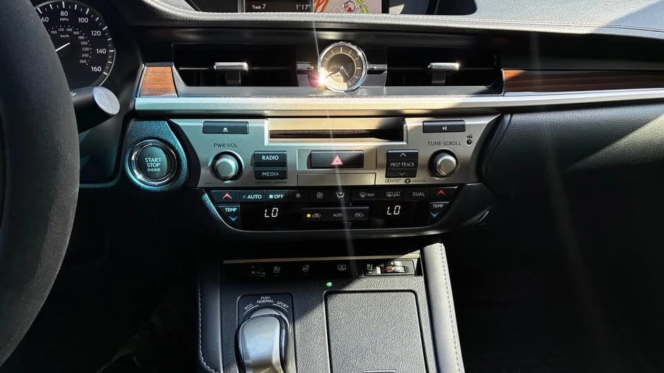 2017 Lexus ES 6th Gen - Image 7 of 8