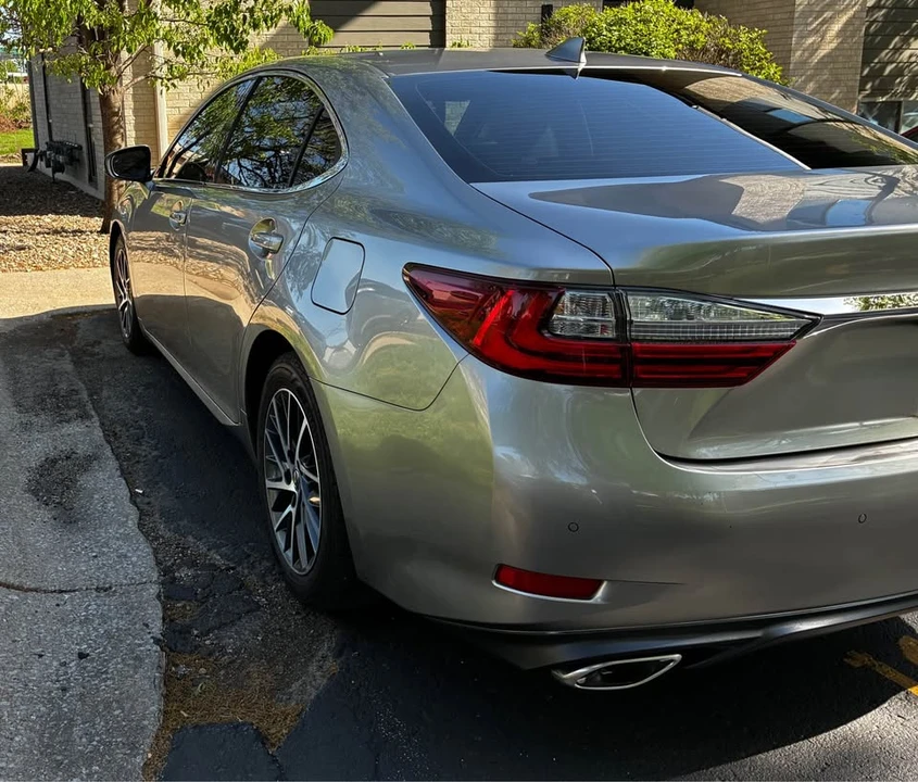 2017 Lexus ES 6th Gen - Image 2 of 8