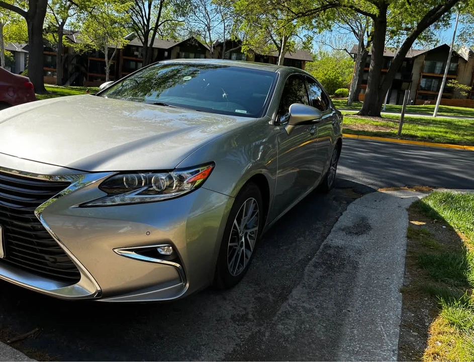 2017 Lexus ES 6th Gen - Image 3 of 8