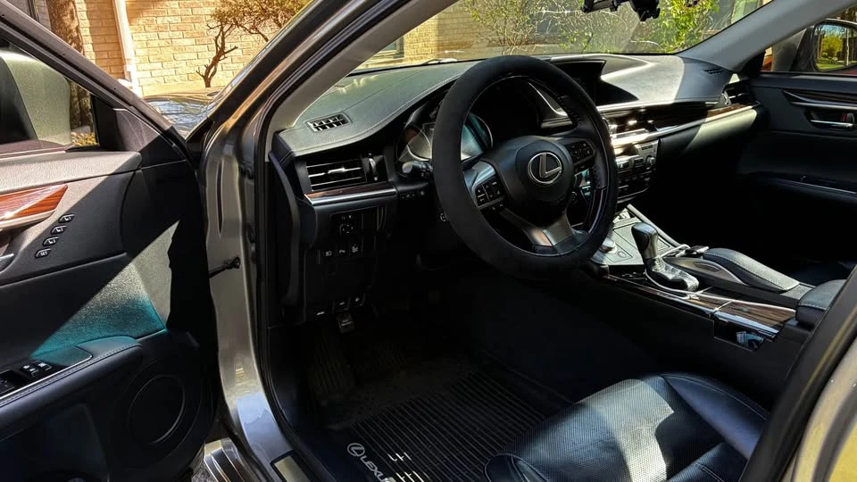 2017 Lexus ES 6th Gen - Image 5 of 8