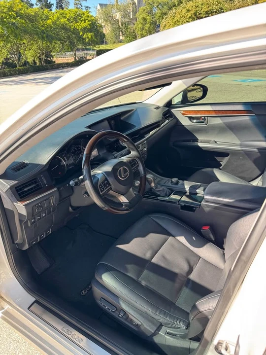 2017 Lexus ES 6th Gen - Image 5 of 6