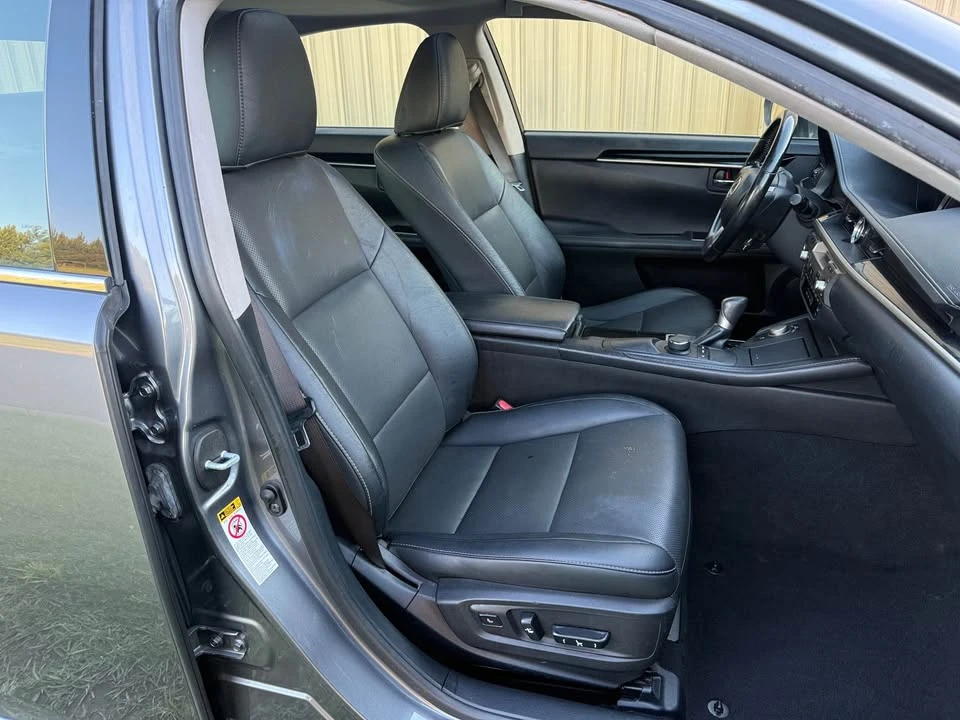 2017 Lexus ES 6th Gen - Image 13 of 20