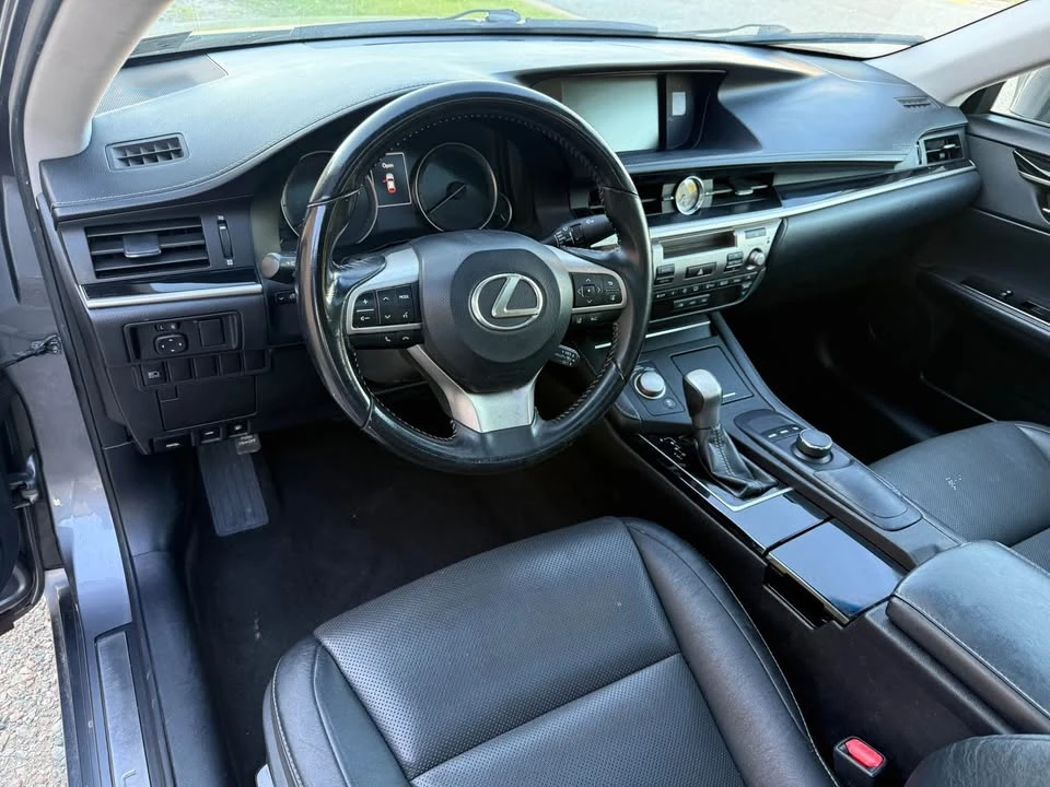 2017 Lexus ES 6th Gen - Image 19 of 20