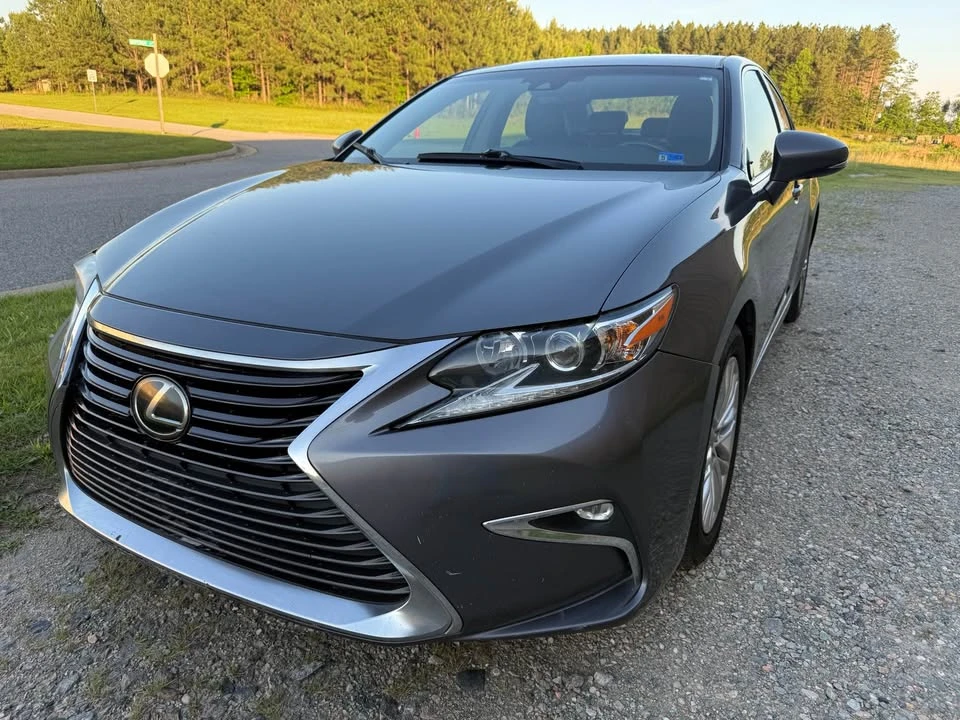 2017 Lexus ES 6th Gen - Image 10 of 20