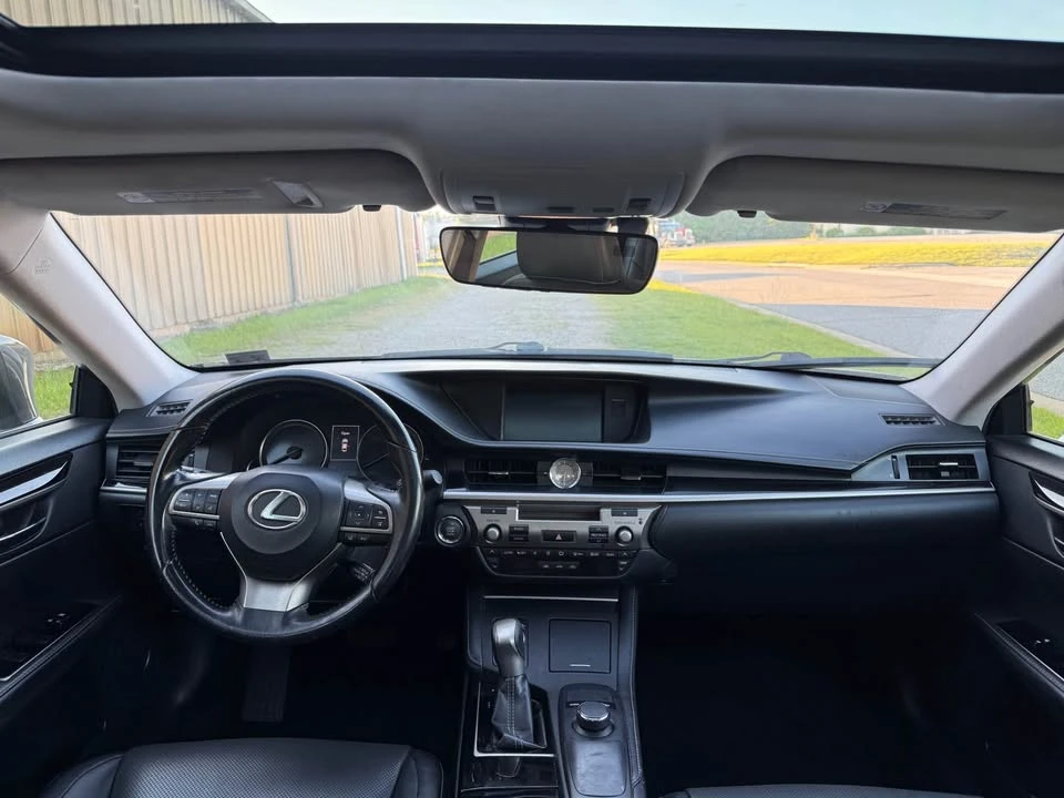 2017 Lexus ES 6th Gen - Image 12 of 20