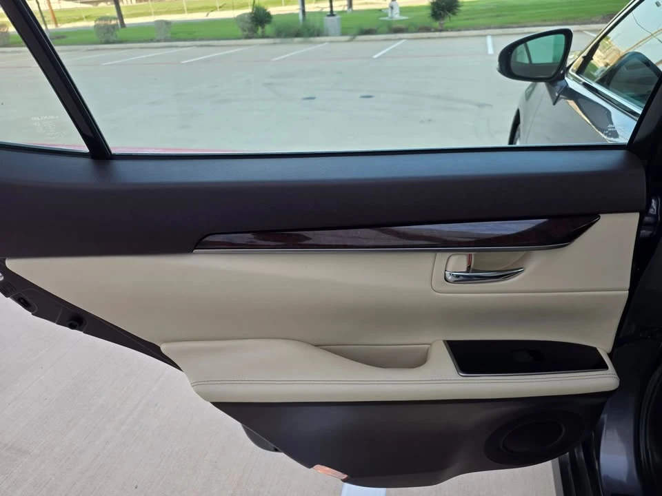 2017 Lexus ES 6th Gen - Image 15 of 19