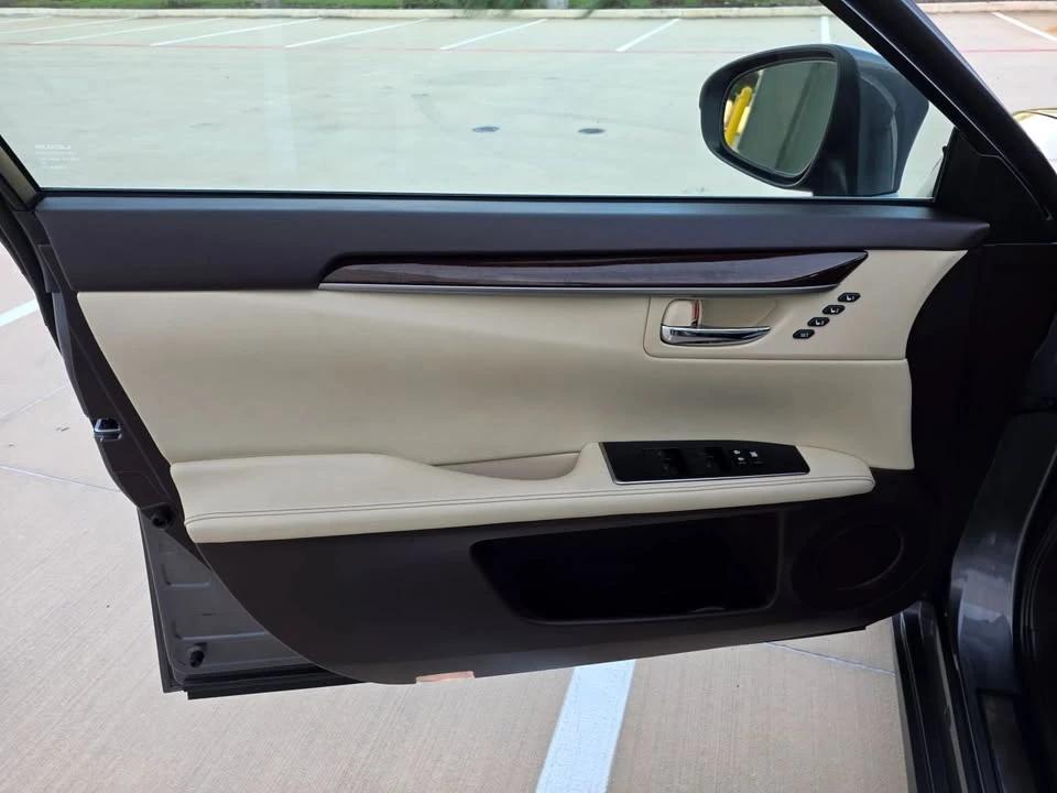 2017 Lexus ES 6th Gen - Image 14 of 19