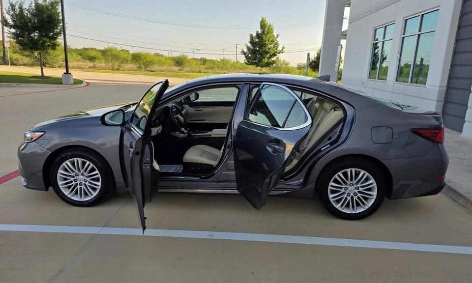 2017 Lexus ES 6th Gen - Image 12 of 19