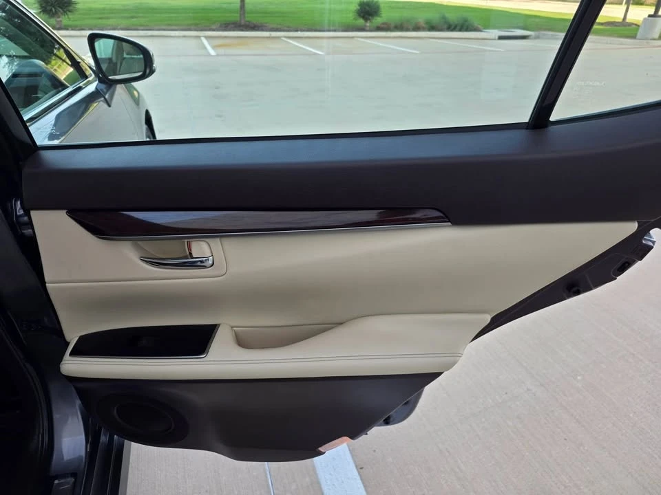 2017 Lexus ES 6th Gen - Image 16 of 19