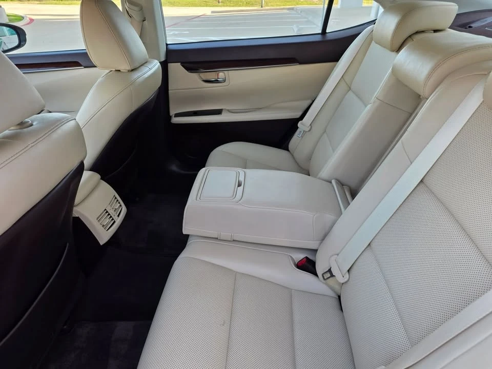 2017 Lexus ES 6th Gen - Image 8 of 19