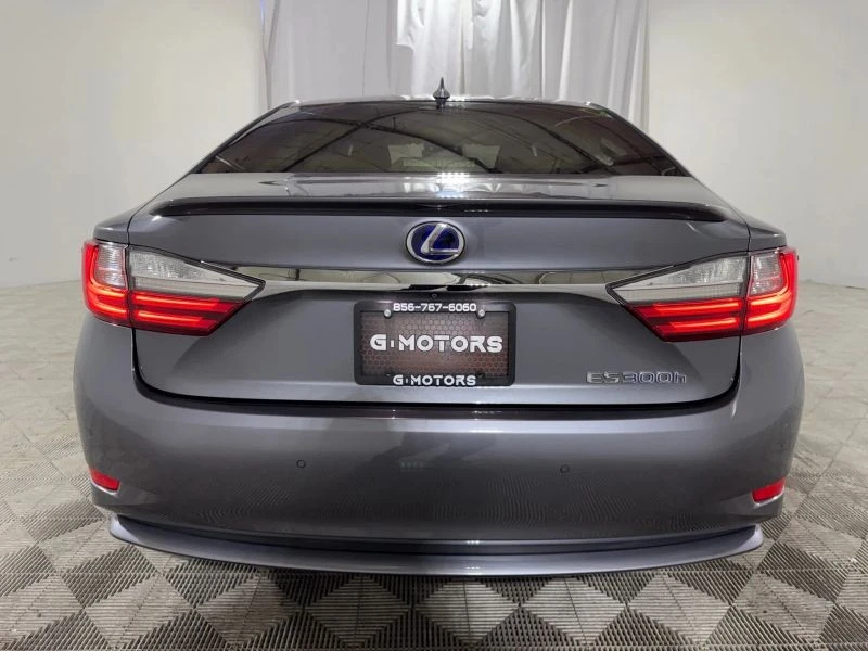 2017 Lexus ES 6th Gen - Image 8 of 12