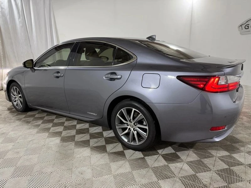 2017 Lexus ES 6th Gen - Image 6 of 12