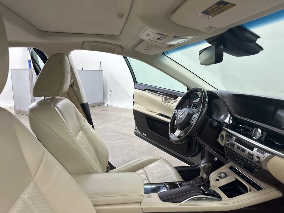 2017 Lexus ES 6th Gen - Image 20 of 21