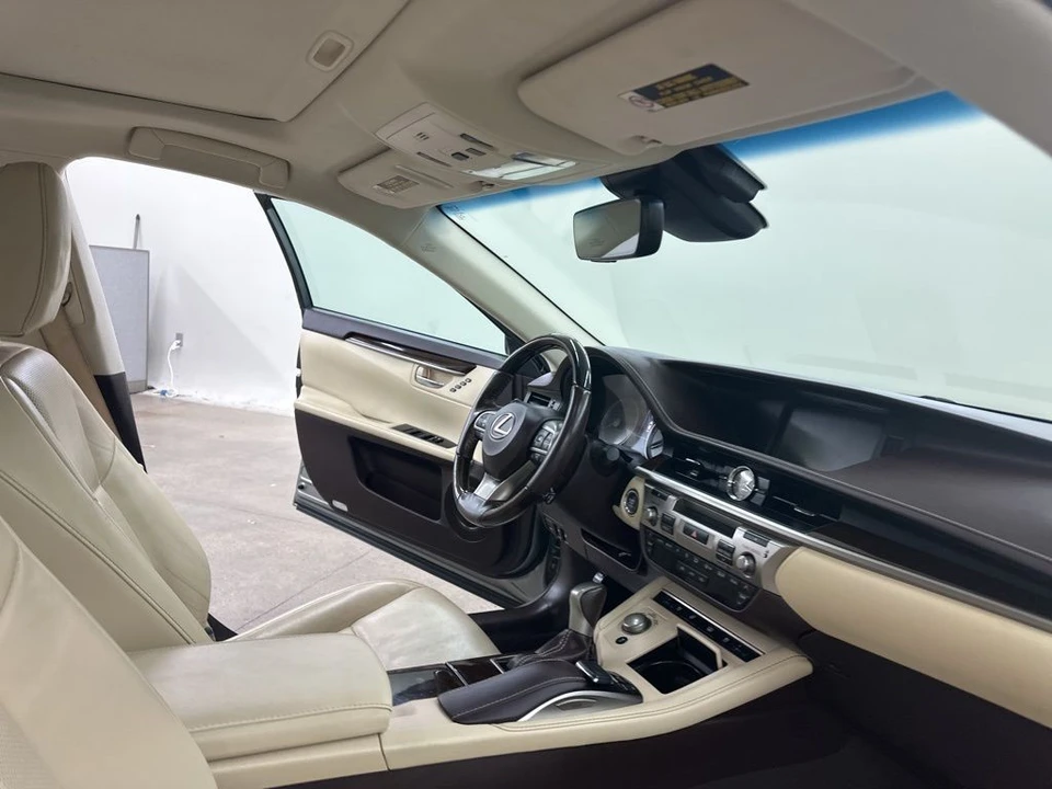 2017 Lexus ES 6th Gen - Image 18 of 21
