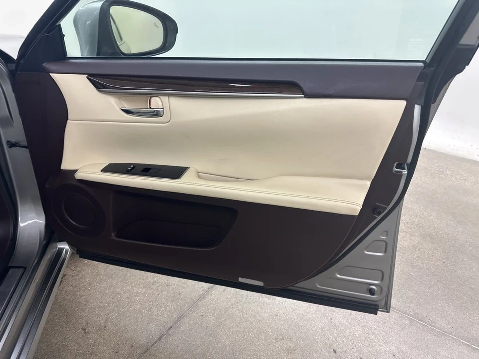 2017 Lexus ES 6th Gen - Image 19 of 21