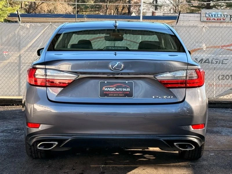 2017 Lexus ES 6th Gen - Image 10 of 12