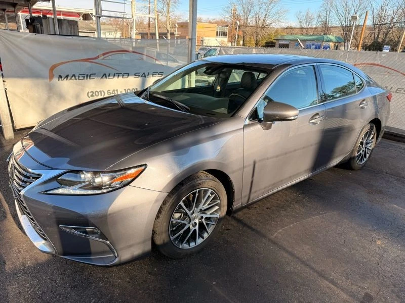 2017 Lexus ES 6th Gen - Image 8 of 12