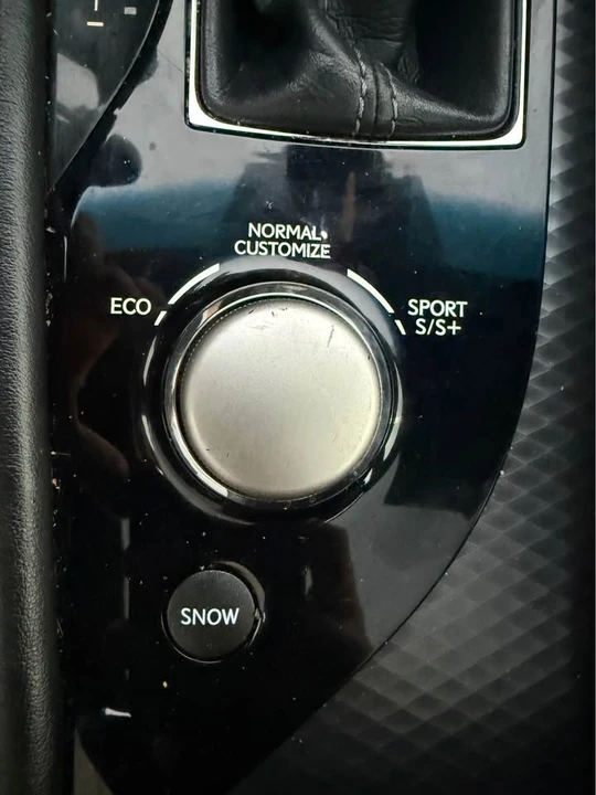 2017 Lexus GS 4th Gen - Image 8 of 10