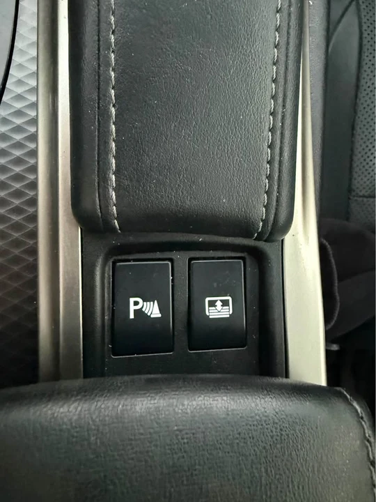 2017 Lexus GS 4th Gen - Image 7 of 10