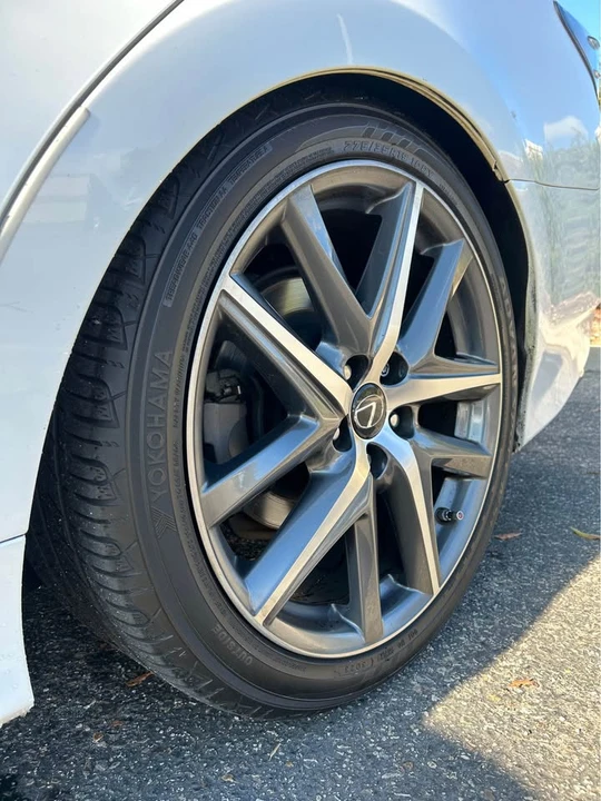 2017 Lexus GS 4th Gen - Image 9 of 17