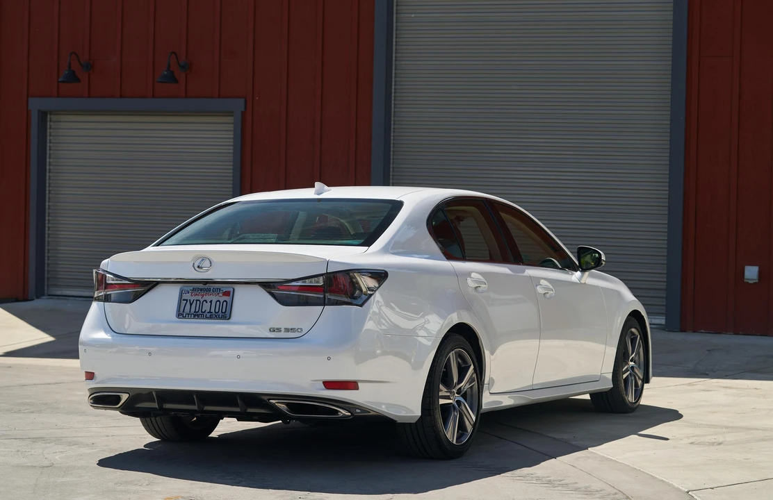 2017 Lexus GS 4th Gen - Image 11 of 31