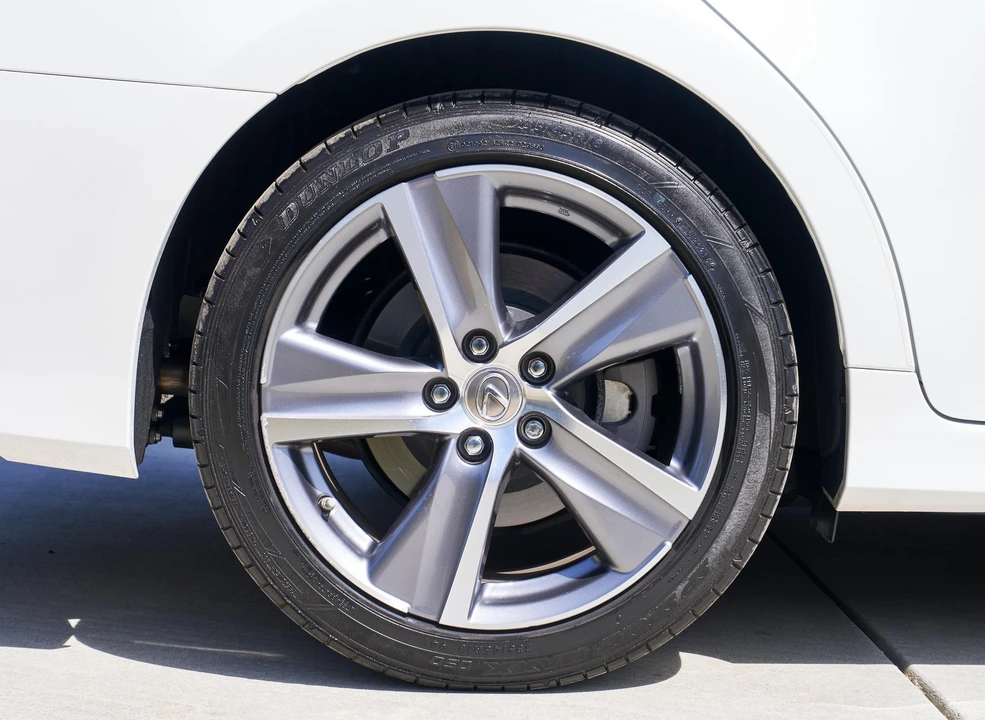 2017 Lexus GS 4th Gen - Image 26 of 31