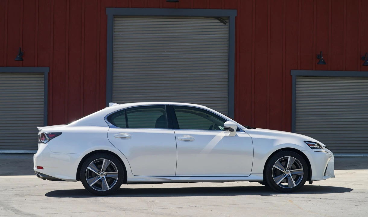 2017 Lexus GS 4th Gen - Image 12 of 31