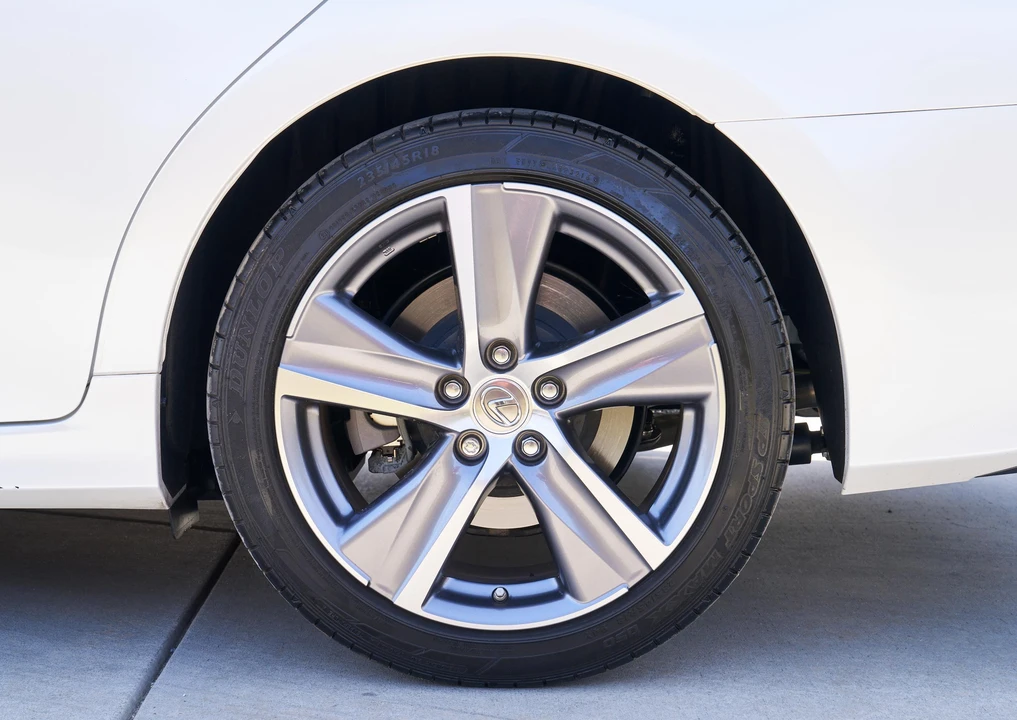 2017 Lexus GS 4th Gen - Image 25 of 31