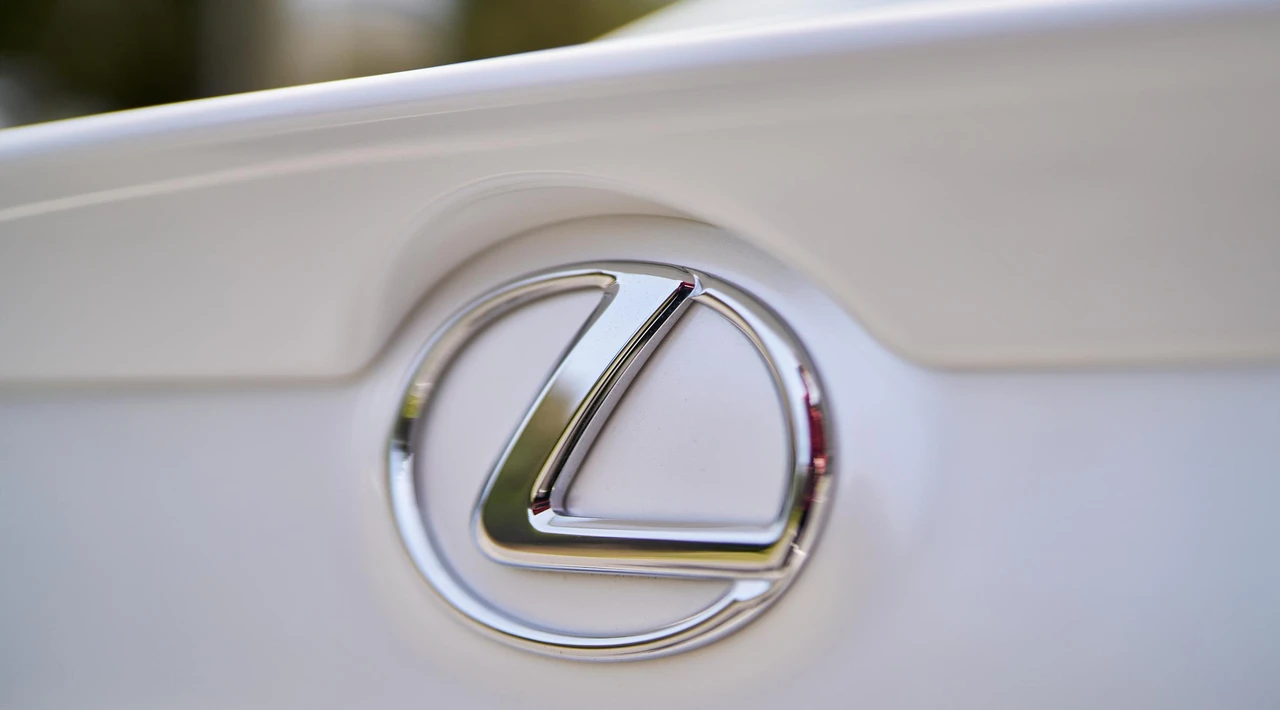2017 Lexus GS 4th Gen - Image 15 of 31