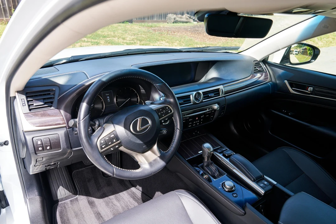 2017 Lexus GS 4th Gen - Image 28 of 31