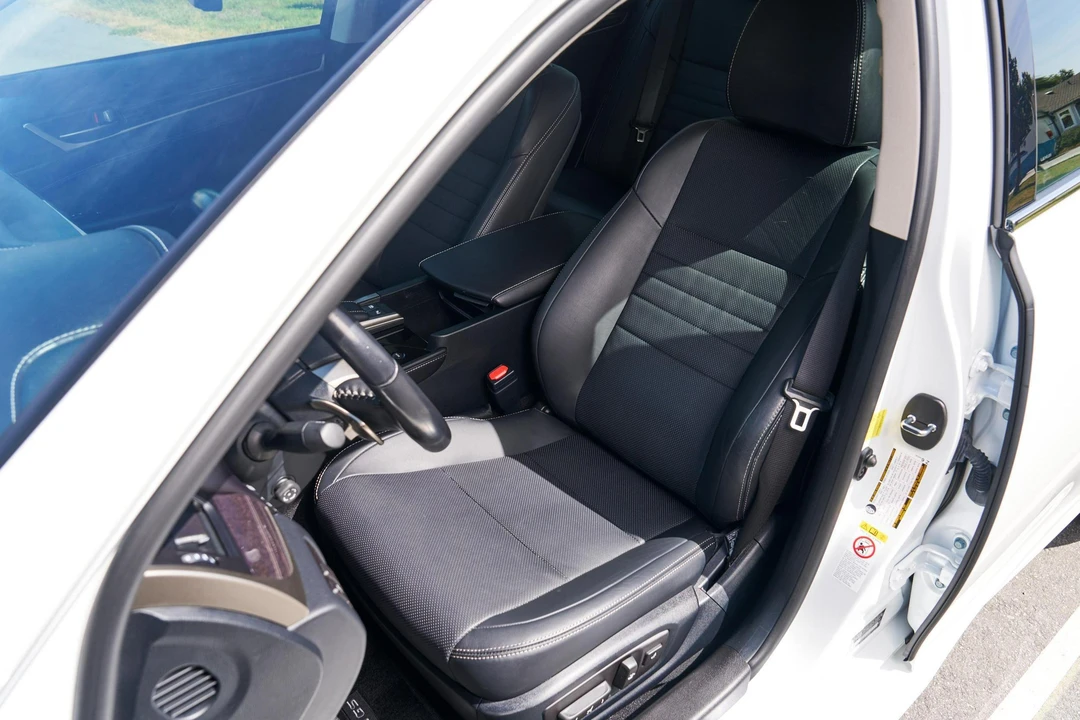 2017 Lexus GS 4th Gen - Image 29 of 31