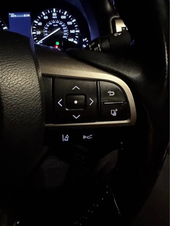 2017 Lexus GS 4th Gen - Image 8 of 10