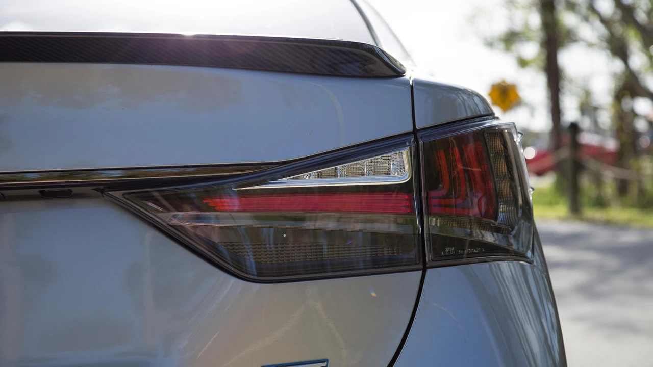 2017 Lexus GS F 4th Gen - Image 25 of 31